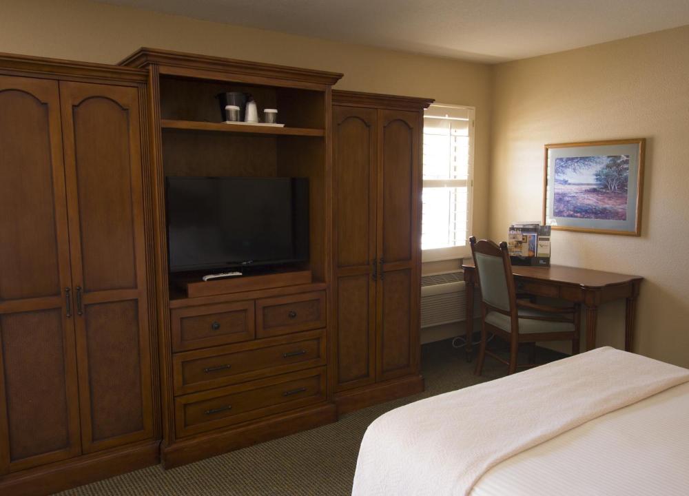 Standard Room with One Queen Bed and Patio interior